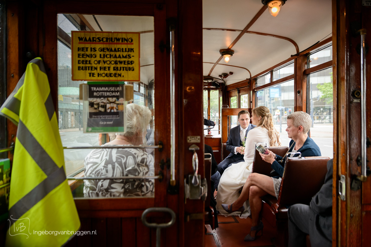 Trouwfotografie Rotterdam met tram 